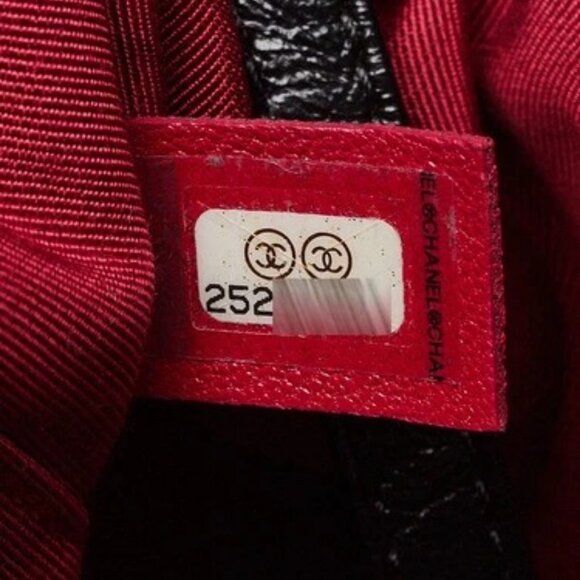 Chanel Beige/Black Quilted Leather Medium Gabrielle Hobo Bag - Picture 10 of 11